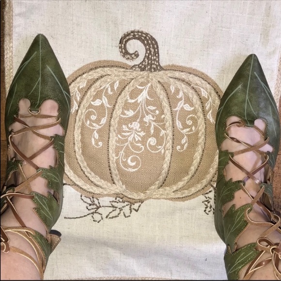 Green Elven Leaf Boots - Picture 3 of 8